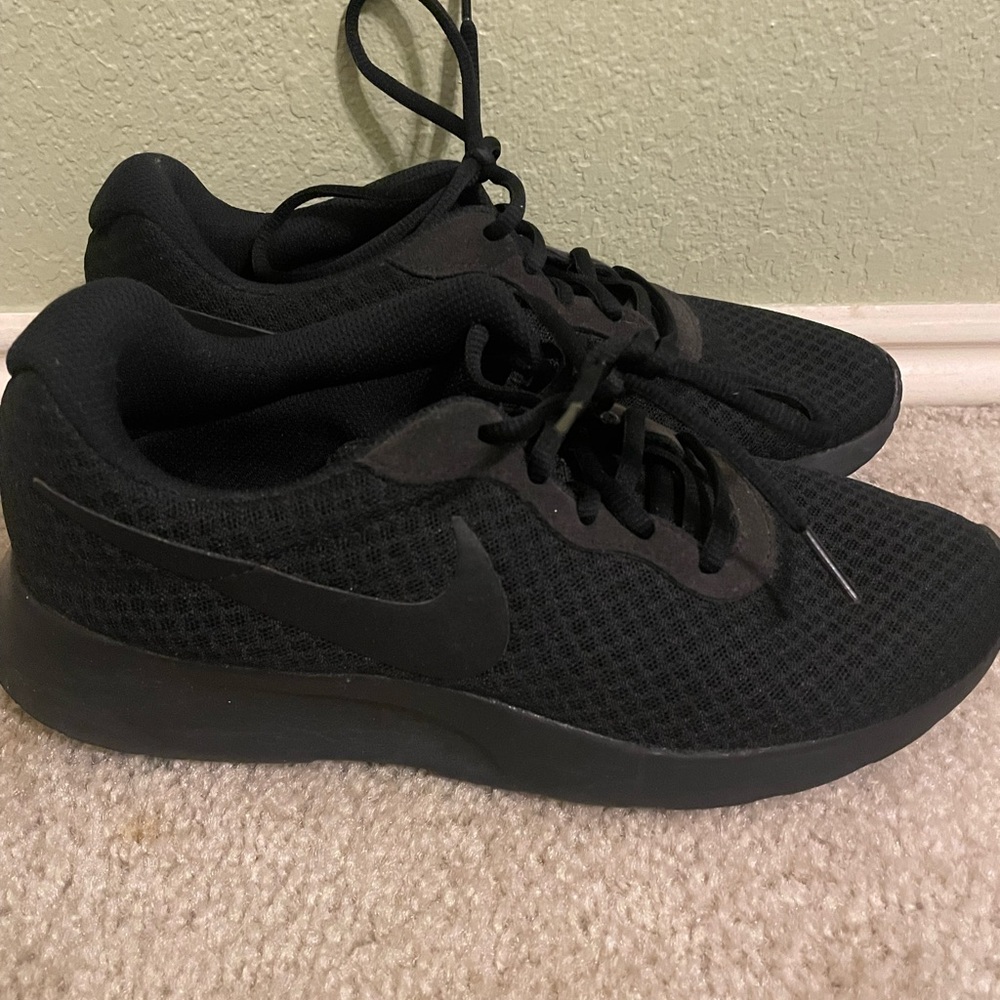 Women’s Black Nike Running Shoes